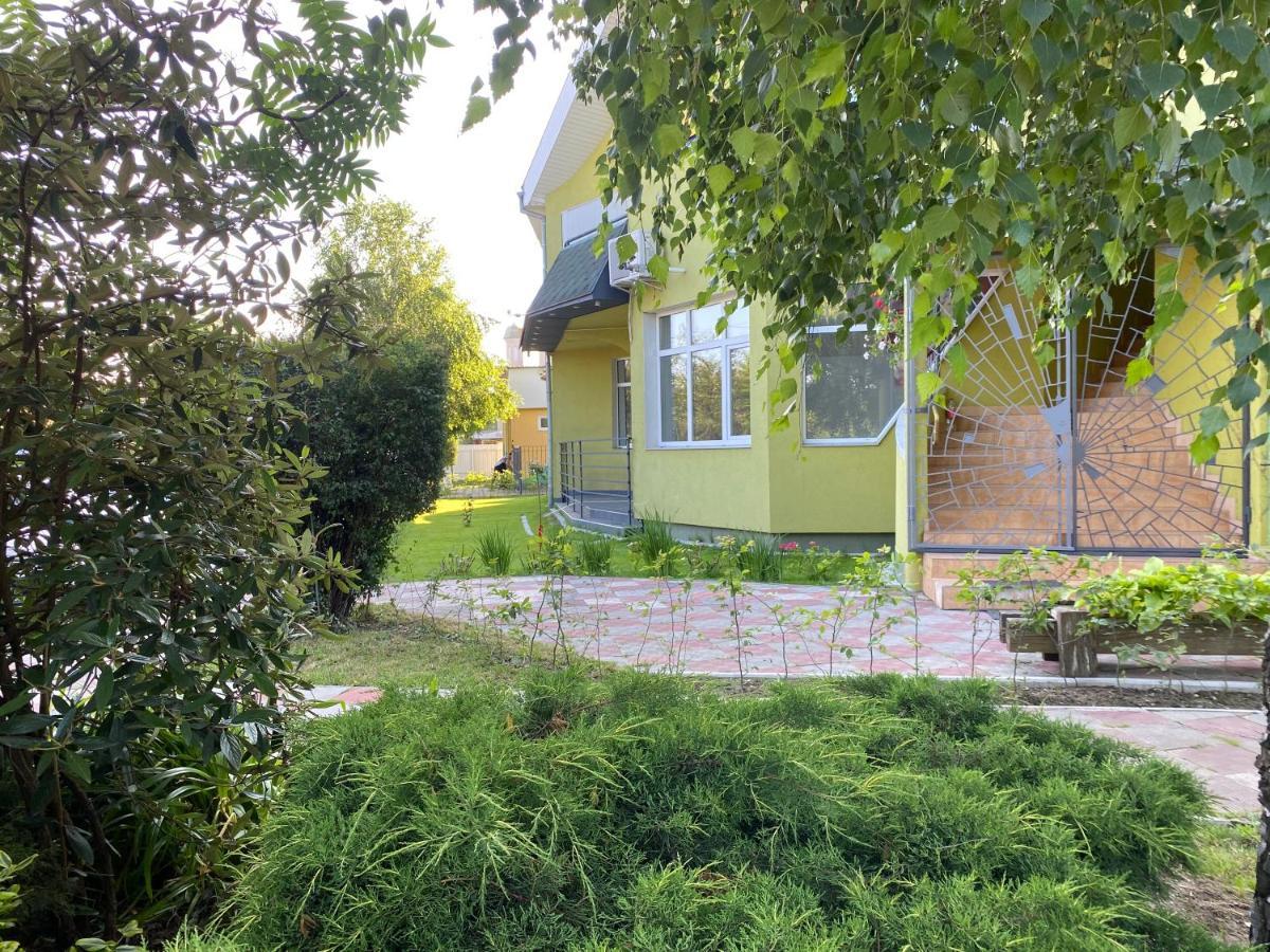Авіа Apartment Uzhhorod Ngoại thất bức ảnh