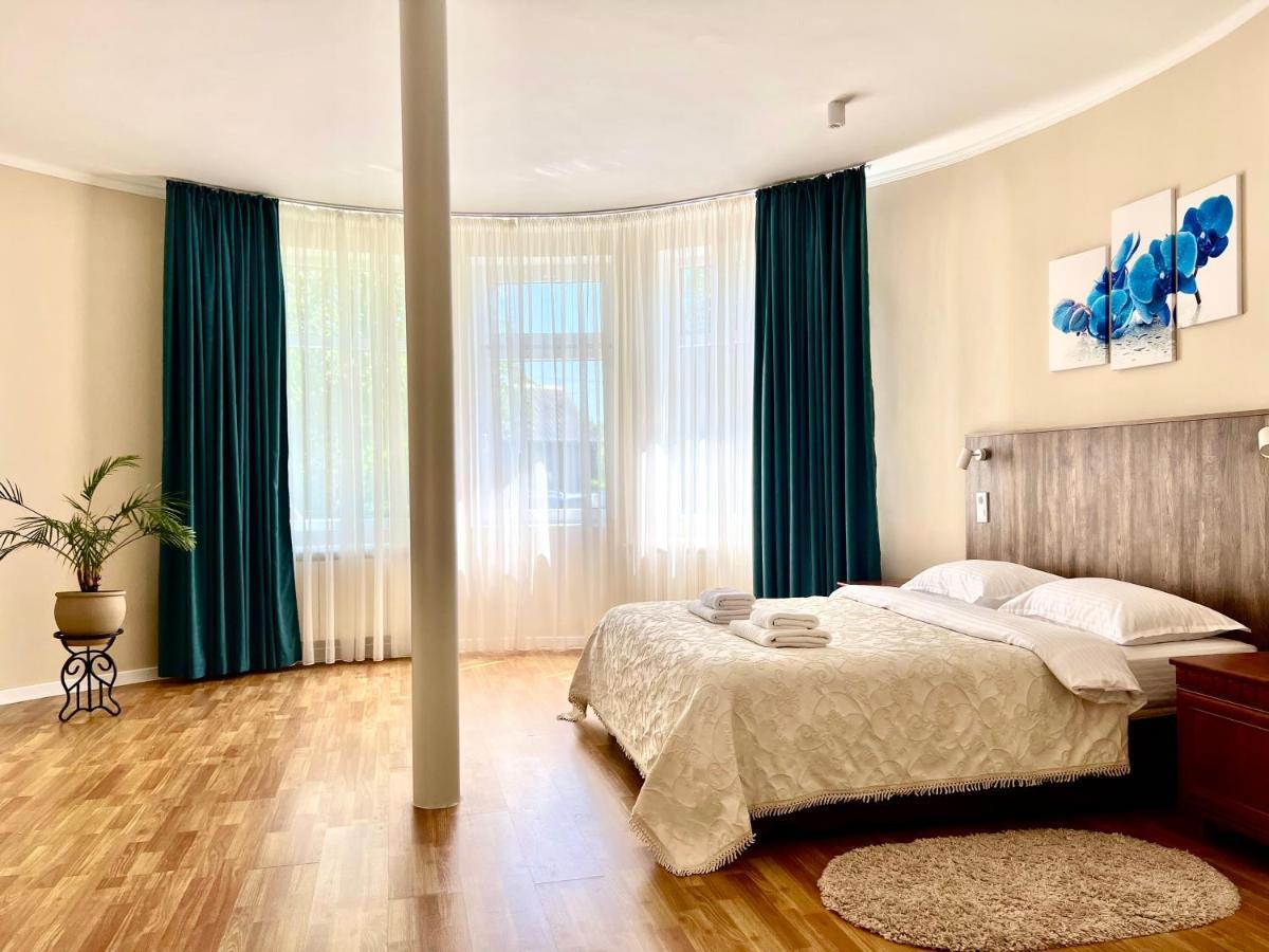 Авіа Apartment Uzhhorod Ngoại thất bức ảnh
