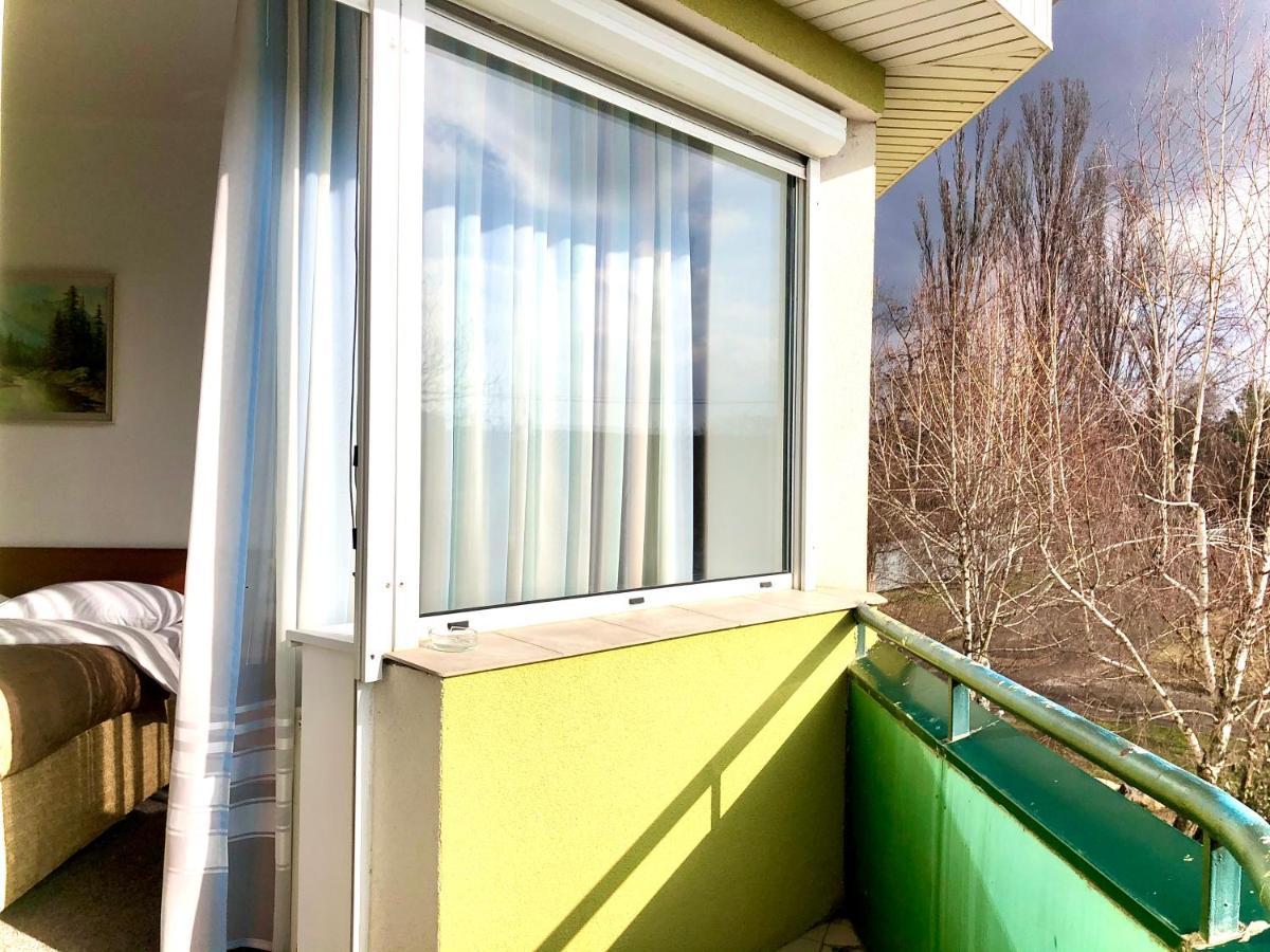 Авіа Apartment Uzhhorod Ngoại thất bức ảnh