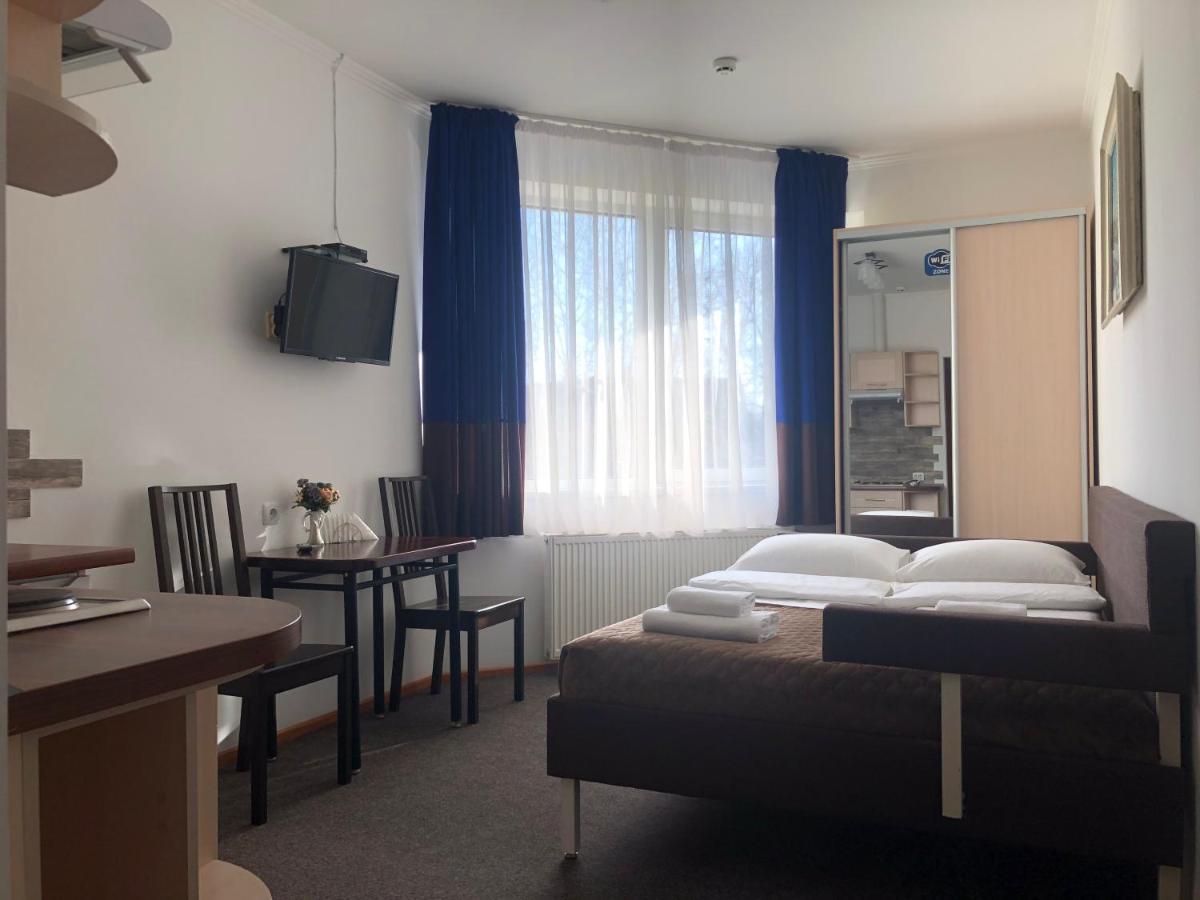 Авіа Apartment Uzhhorod Ngoại thất bức ảnh